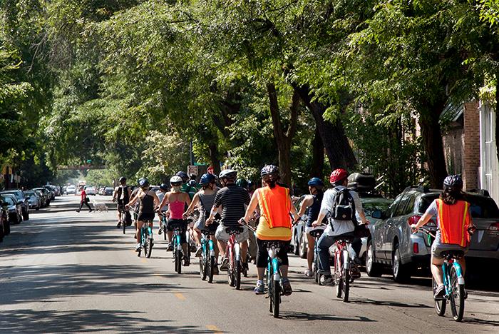 Bikes, Bites, & Brews - Chicago's Signature Dishes Bike Tour in Chicago, Illinois