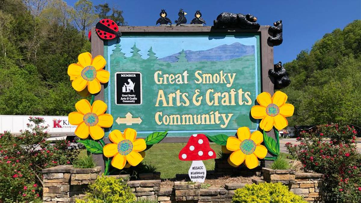 The Great Smoky Arts and Crafts Community of Gatlinburg, Tennessee